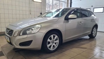 Volvo V60 I Kombi 2.4 D5 215KM 2011 Volvo V60 2,4 D5 215KM AWD 267tys.km, automat, navi, tempomat, sewisowany, zdjęcie 2