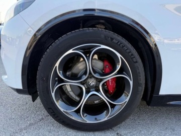 Alfa Romeo Stelvio SUV Facelifting 2023 2.0 GME Turbo 280KM 2025 2.0 Turbo Veloce Q4 (280 KM) Dach przeszklony, rozsuwany elektrycznie, zdjęcie 17