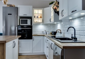 Фасад RIBBED ИЗОГНУТЫЙ 300х300 для мебели, кухни, рейка дубовая - 20 мм, шпон