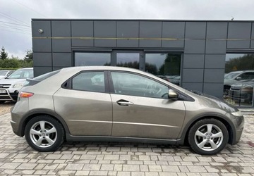 Honda Civic VIII Hatchback 3d 2.2 i-CTDi 140KM 2006 Honda Civic Honda Civic 2.2i-CTDi Executive 2.2 Diesel 140KM, zdjęcie 4