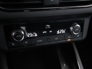 Skoda Kamiq Crossover 1.0 TSI 95KM 2023 Skoda Kamiq 1.0 TSI, Salon Polska, Serwis ASO, zdjęcie 18