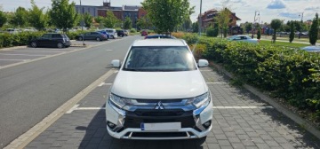 Mitsubishi Outlander III 2019 Mitsubishi Outlander 2.4 Plug-In 224 Km Klima Kamera Cofania Niski Przebieg, zdjęcie 27