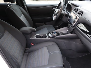 Nissan Leaf II Hatchback Facelifting 39kWh 150KM 2023 Nissan Leaf 40 kWh, SoH 95%, Salon Polska, zdjęcie 8