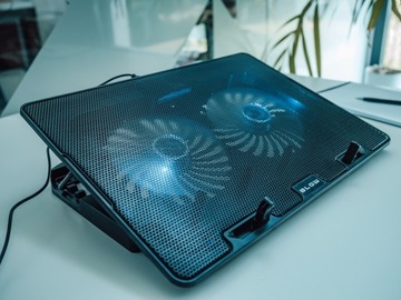 ПОДСТАВКА ОХЛАЖДАЮЩАЯ ПОДСТАВКА ДЛЯ НОУТБУКА 12–17 РЕГУЛИРУЕМЫЕ 2 ВЕНТИЛЯТОРА С USB-СВЕТОДИОДАМИ USB