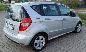 Mercedes Klasa A W169 Limuzyna 1.7 180 116KM 2011 MERCEDES A-KLASA W169 A 180 AUTOMAT 2011, zdjęcie 2
