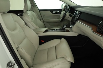 Volvo V60 II  Kombi 2.0 D4 190KM 2019 Volvo V60 Cross Country D4 2.0 AWD, Salon Polska, zdjęcie 6