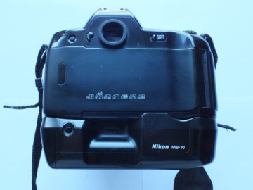 Nikon F90X + Nikon AF Nikkor 35–70 мм 1:3,3–4,5