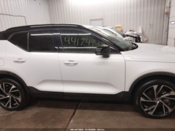 Volvo XC40 2021 Volvo XC 40 T5 R-Design 2021 2.0 Benzyna 248KM, zdjęcie 6