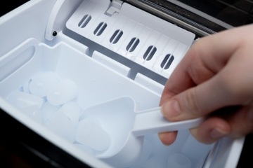 KOSTKARKA DO LODU 1,3 L KOSZYK NA LÓD KOSTKI LODOWE ZESTAW Z ŁOPATKĄ