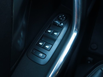 Peugeot 2008 I SUV Facelifting 1.2 PureTech 110KM 2017 Peugeot 2008 1.2 PureTech, Salon Polska, Skóra, zdjęcie 16