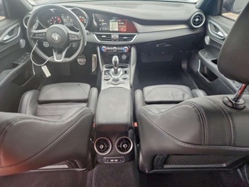 Alfa Romeo Giulia II Sedan Facelifting 2.0 Turbo 280KM 2023 Alfa Romeo Giulia 2023r., TI, 2.0L, od ubezpieczalni 2.0 Benzyna 280KM, zdjęcie 7