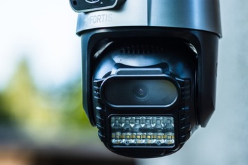 ДВОЙНАЯ НАРУЖНАЯ ПОВОРОТНАЯ IP WIFI FULL HD+ КАМЕРА 2 В 1 ДЛЯ МОНИТОРИНГА