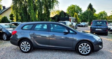Opel Astra J Sports Tourer Facelifting 1.4 Turbo ECOTEC 120KM 2012 Opel Astra BENZYNA NAWIGACJA niski przebieg super okazja polecamy, zdjęcie 6