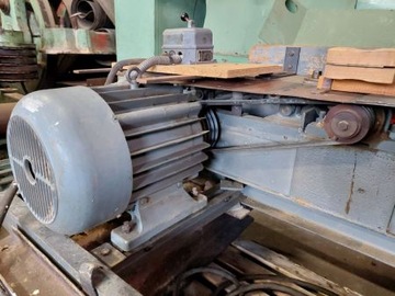 Двухножевой строгальный станок австрийской компании Graf.