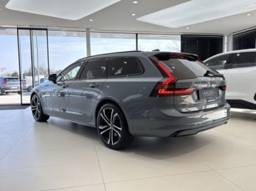 Volvo V90 II Plug-In Facelifting 2.0 T8 Plug-In Hybrid 391KM 2021 Volvo V90 T8 AWD Plug-In Hybrid R-Design HUD ACC Bowers Wilkins 2.0, zdjęcie 1