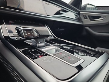 Audi Q8 SUV 3.0 55 TFSI 340KM 2024 Audi Q8 RATA 3723 netto pneumatyka, ogrzewanie postojowe 3.0 Benzyna 340KM, zdjęcie 15