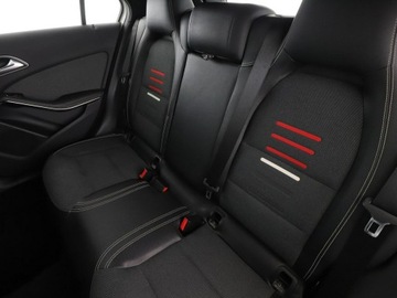 Mercedes Klasa A W176 Hatchback 5d Facelifting 180 122KM 2016 Mercedes A 180 full LED navi grzane fotele, zdjęcie 16