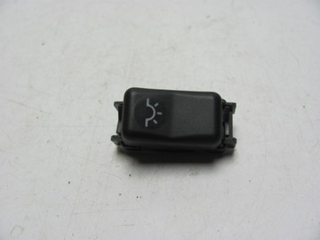 Mercedes W124 Przycisk włącznik lampki wnętrza 1248209810