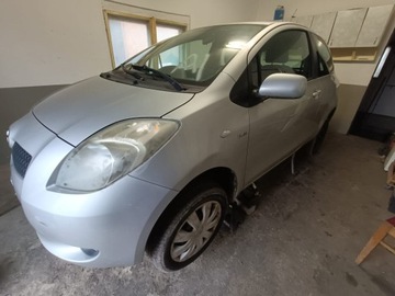 TOYOTA YARIS II DVEŘE LEVÉ PŘEDNÍ