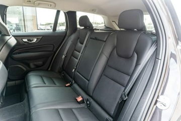 Volvo V60 II  Kombi Facelifting 2.0 B4 197KM 2023 Volvo V60 B4 D Plus Dark 197KM FV23%, zdjęcie 10