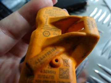 ДАТЧИК ДАВЛЕНИЯ В КОЛЕСЕ BMW 6856227-04