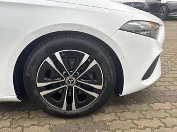 Mercedes Klasa A W177/V177 Hatchback Facelifting 1.3 200 163KM 2023 Mercedes-Benz A 200 Podgrzewana kierownica/ Ambien, zdjęcie 8