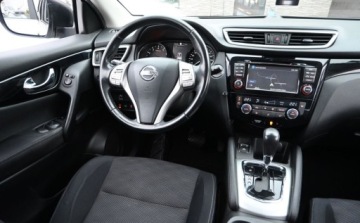 Nissan Qashqai II Crossover 1.2 DIG-T 115KM 2016 Nissan Qashqai 1.2 DIG-T N-Vision Xtronic Kamera 360 Nawigacja 1.2 Benzyna, zdjęcie 20