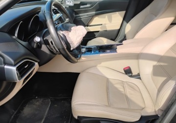 Jaguar XE Sedan 2.0 i4 180KM 2016 Jaguar XE 2016r. SALON POLSKA. 2.0 DIESEL. AUTOMAT.Uszkodzony lewy przod., zdjęcie 6