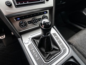 Volkswagen Passat B8 Variant 1.8 TSI BlueMotion Technology 180KM 2015 VOLKSWAGEN Passat 1.8 TSI Combi 180KM 2015, zdjęcie 19