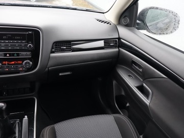 Mitsubishi Outlander III SUV Facelifting 2017 2.0 150KM 2019 Mitsubishi Outlander 2.0, Salon Polska, zdjęcie 7