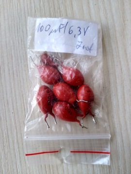 Kondensator TANTALOWY 100uF/6,3V (łezka)