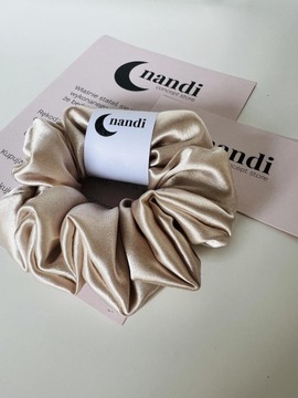 Резинка для волос из атласа бежевого цвета