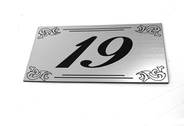Номер двери, дополнительная гравировка на оргстекле