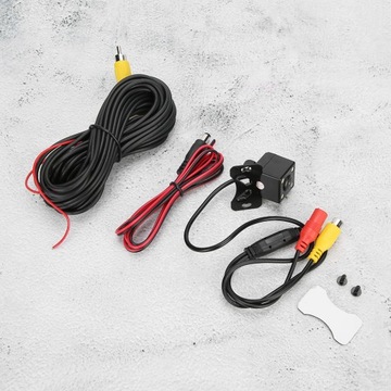 камера заднего вида спрятана в солнцезащитном козырьке