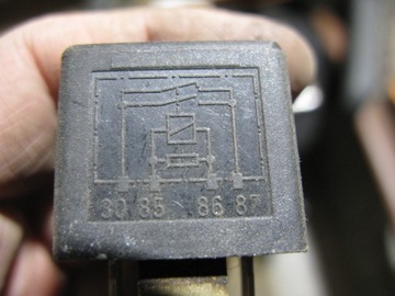 RELÉ 213 VW AUDI SEAT 443951253J