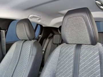 Peugeot 208 II 2025 Od ręki - Allure 1.2 mHEV 145KM / Pakiet Vision i Navigation, Access, zdjęcie 4