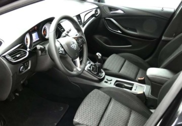 Opel Astra J GTC 1.4 Turbo ECOTEC 140KM 2016 Opel Astra Opel Astra 1.4 Turbo 1.4 Benzyna 140KM, zdjęcie 10