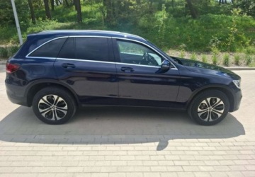 Mercedes GLC C253 SUV Plug-In 2.0 300e 320KM 2021 Mercedes-Benz GLC Mercedes-Benz GLC 300 e 4-Matic 2.0 Hybryda Plug-in 320KM, zdjęcie 4