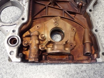 MITSUBISHI COLT 1.3I 04- НАСОС КРЫШКИ ГРМ