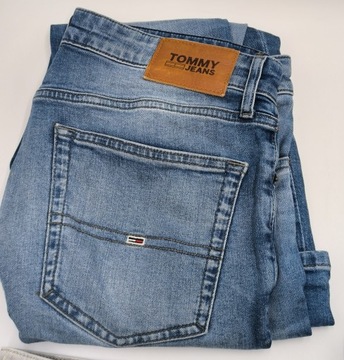 KARTON BOX MIX ABC Tommy Jeans, Levi's 23szt.