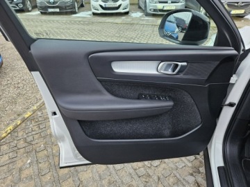 Volvo XC40 Crossover 2.0 D3 150KM 2019 Volvo XC 40 2,0 diesel 150KM MOMENTUM, zdjęcie 10