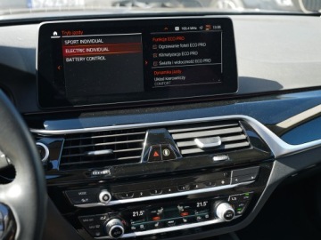 BMW Seria 5 G30-G31 Touring Plug-In 2.0 530e 292KM 2022 BMW 530e 292ps Panorama Hak ACC 4xKlima HiFi 18” Webasto Kamera Sam Parkuje, zdjęcie 26