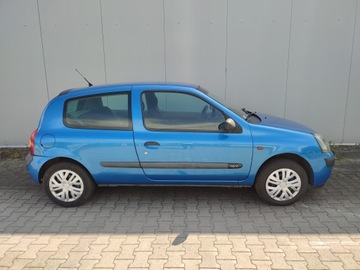 Renault Clio II Hatchback 1.2 i 16V 75KM 2001 Renault Clio Renault Clio II Zadbany, zdjęcie 5