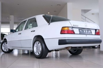Mercedes W124 Sedan 2.0 118KM 1991 Mercedes-Benz W124 (1984-1993) 2.0 Benzyna 118KM, zdjęcie 12