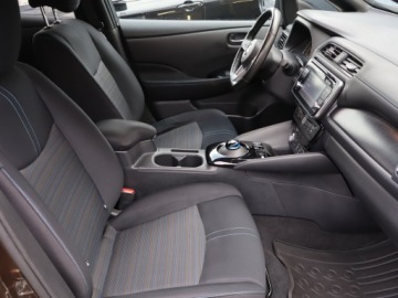 Nissan Leaf II Hatchback Elektryczny 40kWh 150KM 2018 Nissan Leaf 40 kWh, SoH 89%, Salon Polska, zdjęcie 8