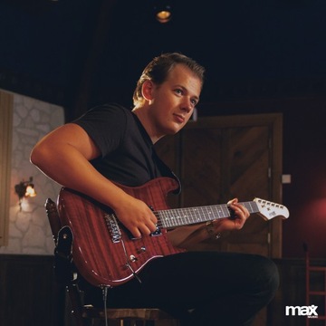 Электрогитара с усилителем и аксессуарами/темно-красный