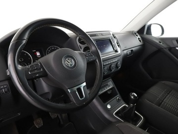 Volkswagen Tiguan I SUV Facelifting 2.0 TDI BlueMotion Technology 150KM 2015 Volkswagen Tiguan panorama klima auto navi kamera, zdjęcie 13
