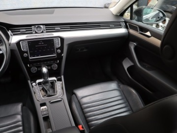 Volkswagen Passat B8 Variant 2.0 TSI BlueMotion Technology 280KM 2017 VW Passat 2.0 TSI, Salon Polska, Serwis ASO, 4X4, zdjęcie 7