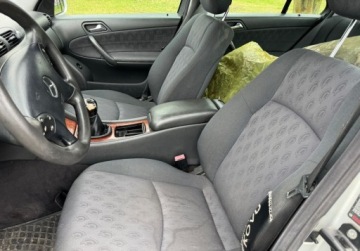 Mercedes Klasa C W203 Sedan W203 2.1 (C 200 CDI) 116KM 2003 Mercedes-Benz Klasa C Dwa komplety kol 2.1 Diesel 116KM, zdjęcie 8