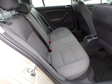Volkswagen Golf V Hatchback 1.6 i 102KM 2005 Volkswagen Golf Klimtronic / 1.6 MPI / 102 KM / 5, zdjęcie 20